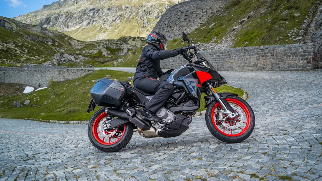 Ducati-Multistrada-V2-side-angle
डुकाटी ने पेश की अपनी नई 2025 मल्टीस्ट्राडा V2 और V2 S, जानें कब होगी भारत में लॉन्च