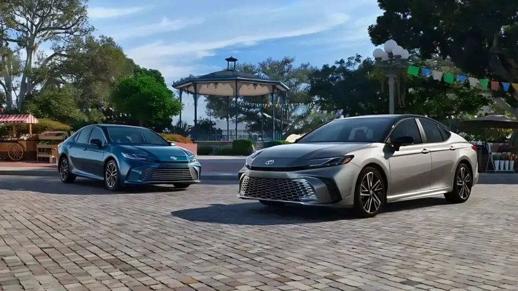 new-toyota-camry-hybrid-set-to-launch-in-india-at-this-crazy-price-know-details
भारत में लॉन्च हुई टोयोटा की सबसे प्रीमियम सेडान नई 2025 कैमरी, कीमत और विशेषताएं जानें